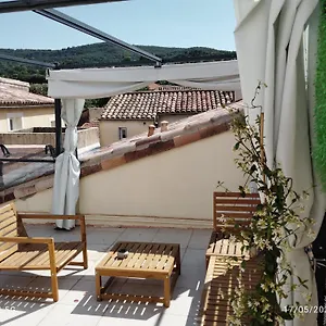 Appartement Un Nid Sur Les Toits Avec Terrasse, Apt